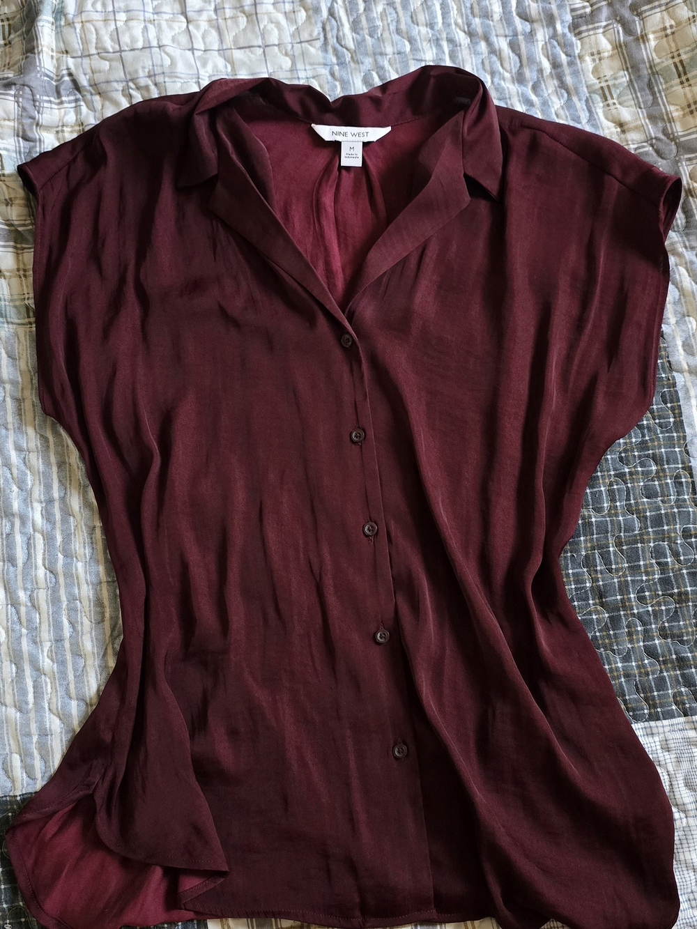 Nine West Burgundy Short-Sleeve Button-Front Blouse